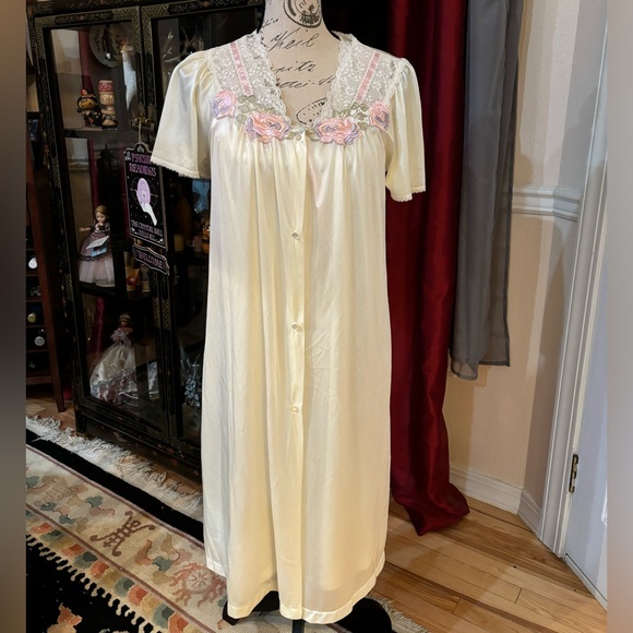Vintage Vanity Fair 2 Piece Embroidered Vanity Fair Robe & Dress Slip Dress Set - Picture 2 of 10